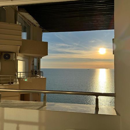 Beachfront Marilyn Durrës Eksteriør bilde