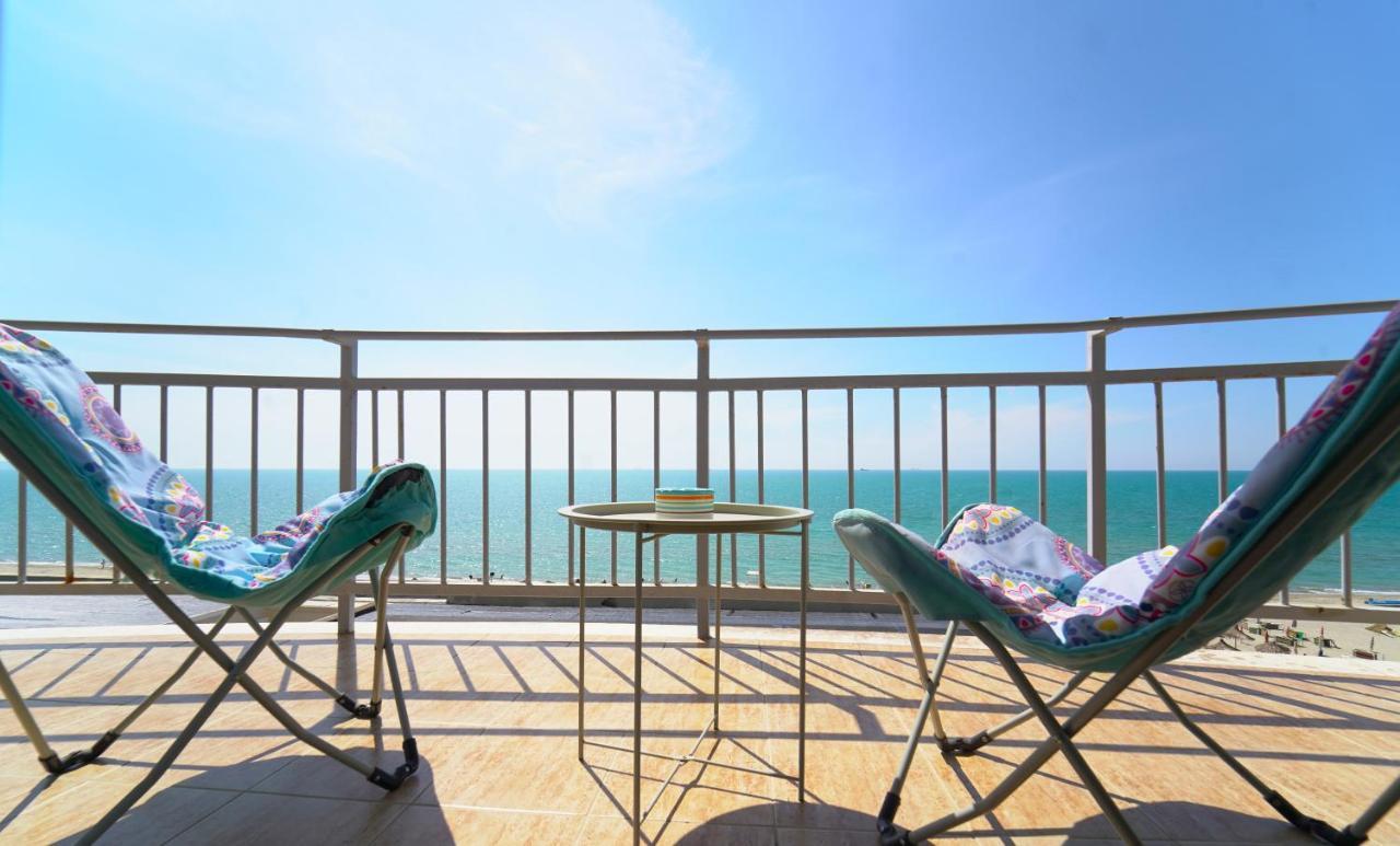 Beachfront Marilyn Durrës Eksteriør bilde
