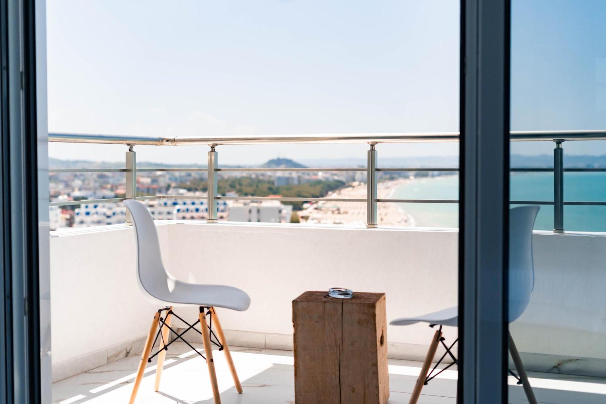 Beachfront Marilyn Durrës Eksteriør bilde