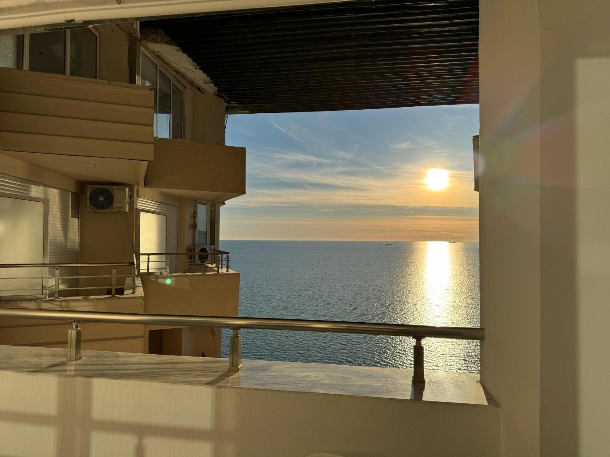 Beachfront Marilyn Durrës Eksteriør bilde