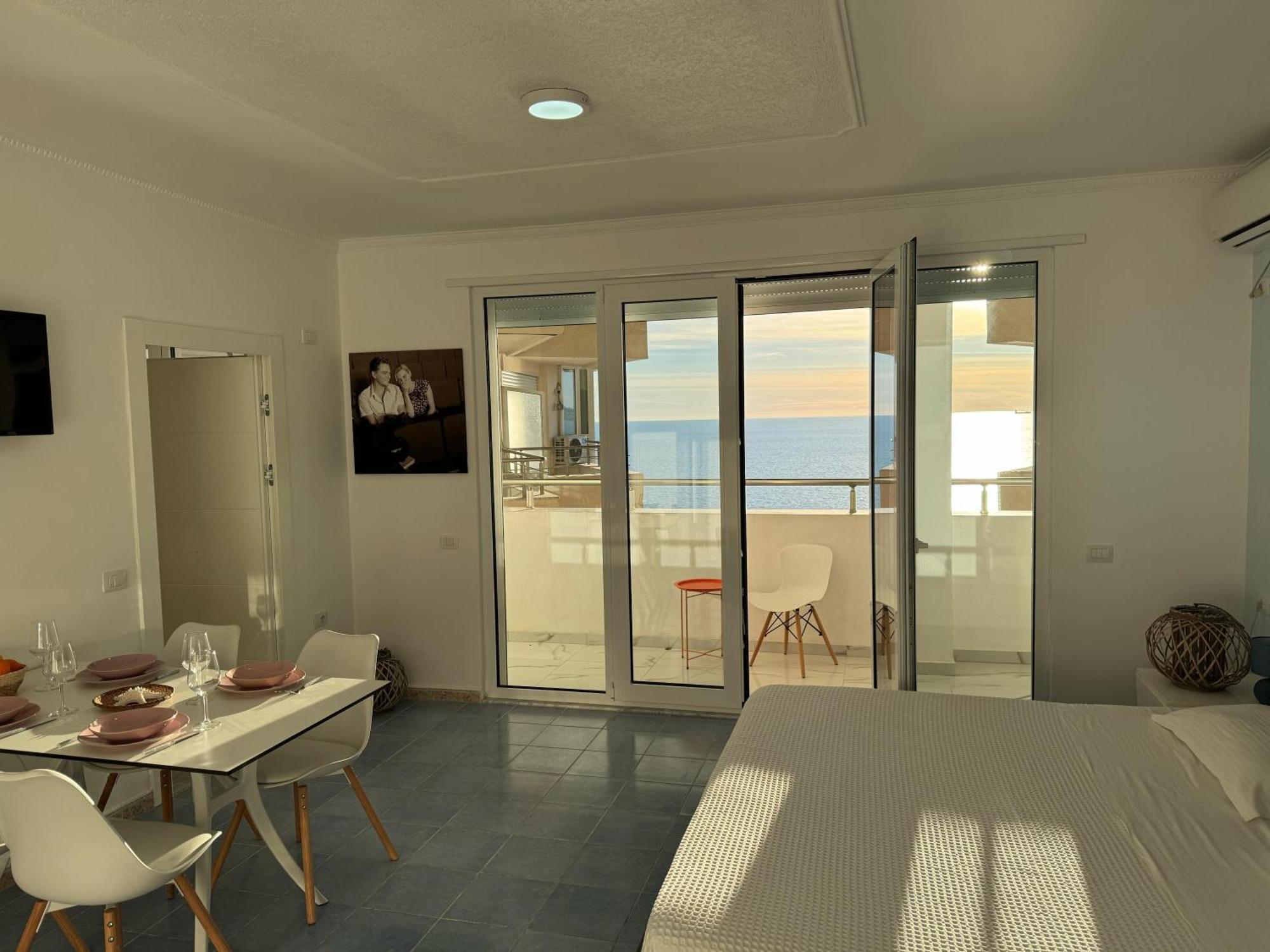 Beachfront Marilyn Durrës Eksteriør bilde