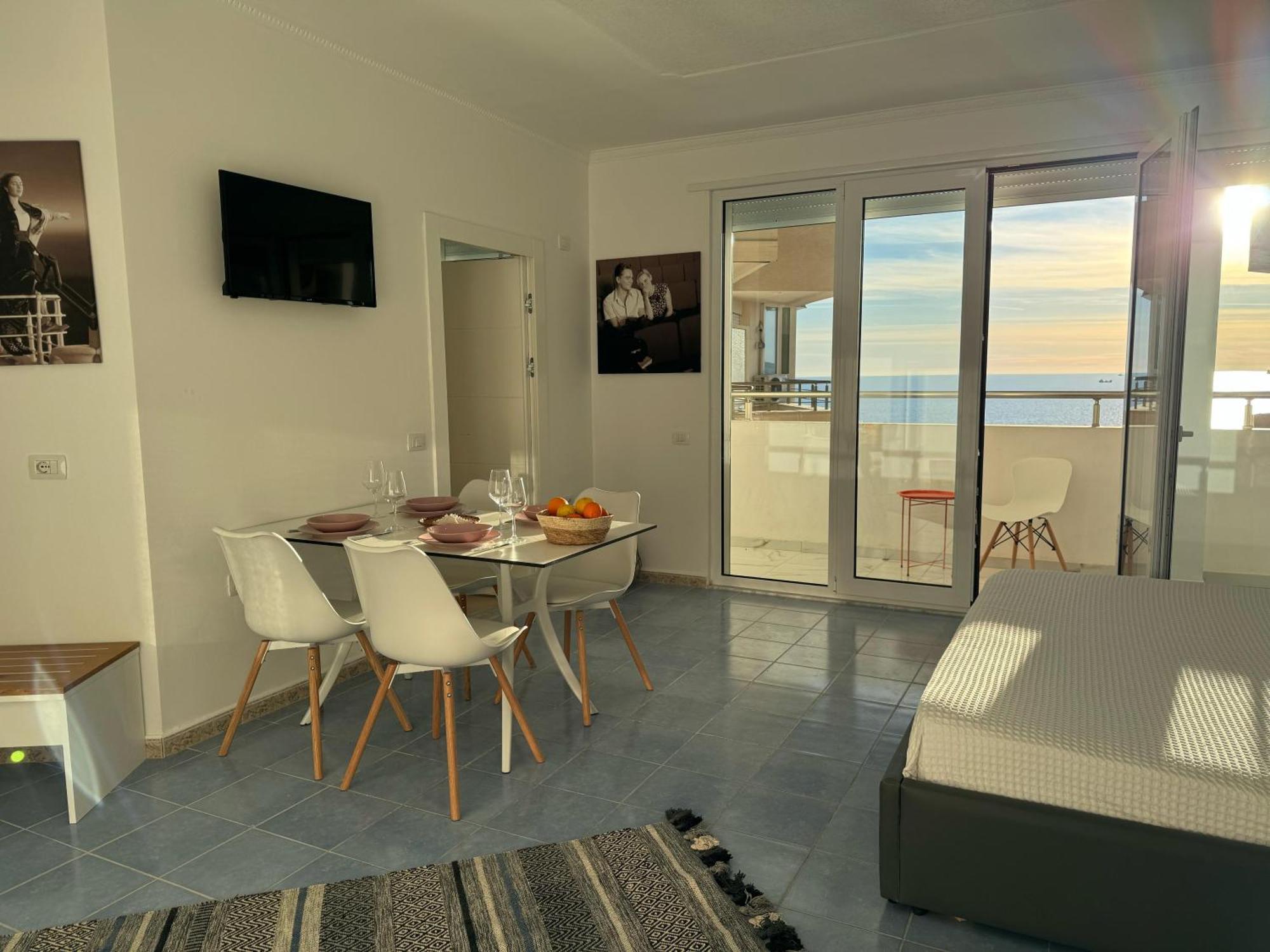 Beachfront Marilyn Durrës Eksteriør bilde